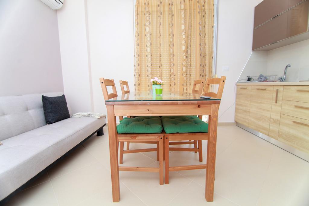 Blue Sea Apartments Sarandë Pokoj fotografie